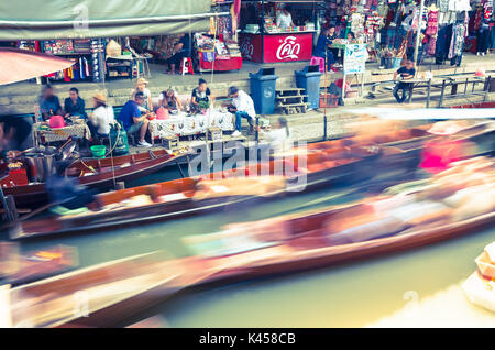 Riverfront marketplace at Damnoen Saduak Floating Market near Bangkok, Thailand Stock Photo