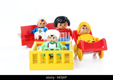 flygtninge Simuler Lyrical Lego Duplo illustration about single mom with three childrens / baby.  Mother or babysitter with kids babies toy on isolated white studio  background Stock Photo - Alamy