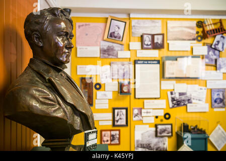 USA, New Jersey, Menlo Park, Thomas Alva Edison Museum, built on the site of the inventors original laboratory,  bust of Thomas Edison Stock Photo