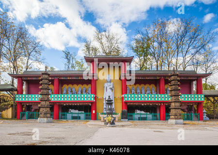 Canada, Ontario, Niagara Falls ,Ten Thousand Buddhas, Sarira Stupa, buddhist temple Stock Photo