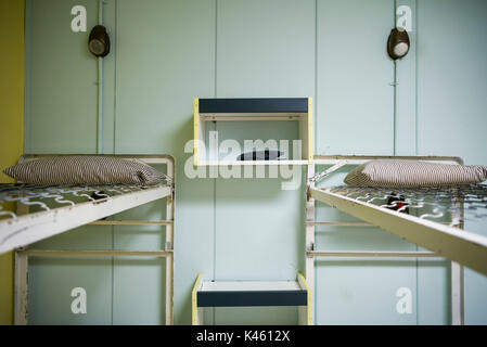 Canada, Ontario, Carp, The Diefenbunker, Canadian Cold War Museum in underground bunker, bunk beds Stock Photo