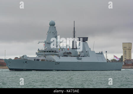 HMS Diamond leaving Portsmouth on 4/9/17 for a nine month Gulf and Indian Ocean deployment. Stock Photo