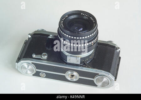 https://l450v.alamy.com/450v/k49nnr/zeiss-ikon-contaflex-d-k49nnr.jpg