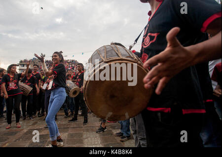 Kathmandu, Nepal. 5th Sep, 2017. A girl dances during the celebration of Indra Jatra Festival at Basantapur Durbar Square, Kathmandu, Nepal, on Sept. 5, 2017. The eight-day festival celebrates Indra, the god of rain, to mark the end of the monsoon. Credit: Pratap Thapa/Xinhua/Alamy Live News Stock Photo