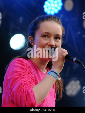 Oslo, Norway. 10th Aug, 2017. The Norwegian singer Sigrid Solbakk Raabe performs at the Oyafestival in Oslo, Norway, 10 August 2017. Sigrid's debut song 'Don't kill my vibe' became an international hit within a few weeks. Photo: Sigrid Harms/dpa/Alamy Live News Stock Photo