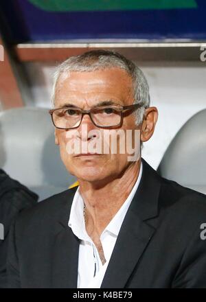 Alexandria, Egypt. 5th Sep, 2017. Egypt's coach Hector Coper before the 2018 World Cup group E qualifying soccer match between Egypt and Uganda at the Borg El Arab Stadium in Alexandria, Egypt, Tuesday, Sept. 5, 2017. Credit: Islam Safwat/Alamy Live News Stock Photo