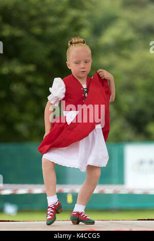 Aberlour, Scotland, UK. 05 Aug, 2017: Young dancer performing the Irish Jig during the 2017 Highland Games in Aberlour, Scotland. Stock Photo