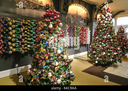 Christmas tree ornaments for sale at Macy&#39;s department store in Stock Photo - Alamy