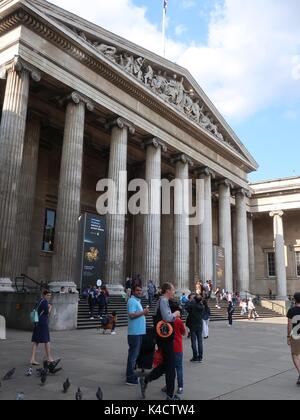 Visitors and pigeons outside the British Museum in Gt Russell Street, central London. UK. Stock Photo