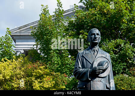 Statue of Eamon de Valera, in front of the Courthouse, Ennis, County ...