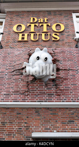 Elephant breaks through the house wall at Otto Huus in Emden Stock Photo