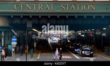 'central station' pollution hotspot  Hielanman's Umbrella Highlanders umbrella argyle and hope street Glasgow Stock Photo