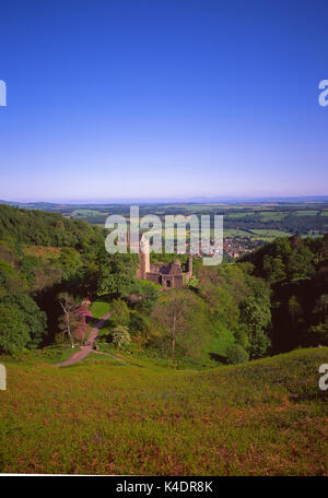 A beautiful summer scene in Dollar Glen with Castle Campbell and Dollar village in view, Dollar, Ochils, Clackmannanshire Stock Photo