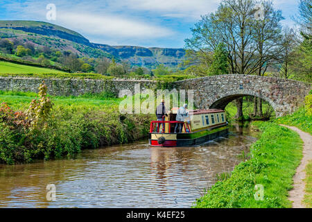 Stone Bridge Over The Monmouthshire And Brecon Canal At Llangynidr In ...