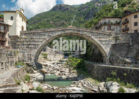 Roman Bridge Pont-Saint-Martin over the river Lys, Pont-Saint-Martin, Valle d'Aosta, autonomous region Valle d'Aosta, Italy Stock Photo