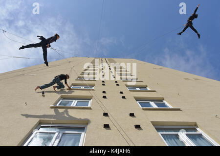 French aerial performers Clairière Urbaine on Wiltshire House, Kemp Town rehearsals for the Brighton Festival. The high altitude performance was set t Stock Photo