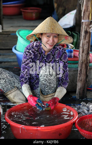 Woman sorting through fresh catch of fish, Vung Tau fish market, Vung Tau, Vietnam, Indochina, Southeast Asia, Asia Stock Photo