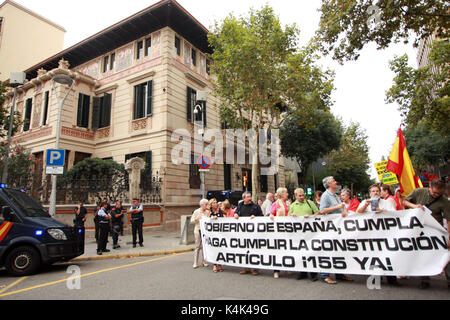 Barcelona, Spain. 06th Sep, 2017. Demonstration called by the political party Vox and Unidos yes to demand the Spanish government to act against the referendum of Puigdemont in Barcelona on Wednesday 06 September 2017. Credit: Gtres Información más Comuniación on line,S.L./Alamy Live News Stock Photo