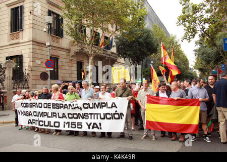 Barcelona, Spain. 06th Sep, 2017. Demonstration called by the political party Vox and Unidos yes to demand the Spanish government to act against the referendum of Puigdemont in Barcelona on Wednesday 06 September 2017. Credit: Gtres Información más Comuniación on line,S.L./Alamy Live News Stock Photo