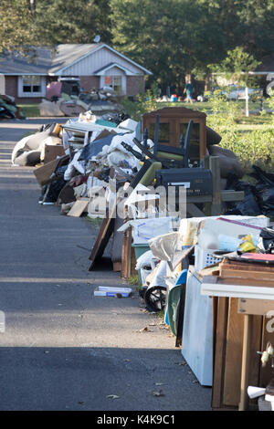Sour Lake, Texas Sept. 6, 2017: Residents in the Pinewood subdivision outside Sour Lake face the daunting task of cleaning up their homes as they were just let back into the area Wednesday, nine days after floodwater decimated the area after Hurricane Harvey. Credit: Bob Daemmrich/Alamy Live News Stock Photo