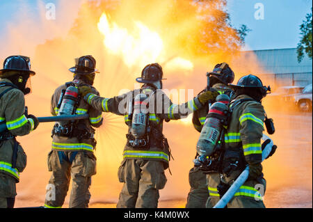 FIREFIGHTERS TRAINING WITH WATER HOSE TO PUT OUT TANK FIRES, LANCASTER PENNSYLVANIA Stock Photo