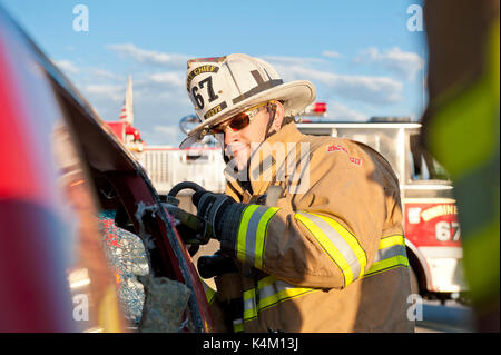 FIREFIGHTER TRAINING WITH HYDROLIC CUTTER RESCUE TOOL, LANCASTER PENNSYLVANIA Stock Photo