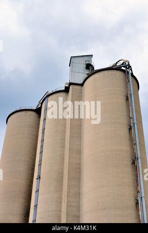 A grain elevator along the shore of Lake Michigan.The storage facility is also in close proximity to a harbor. Waukegan, Illinois, USA. Stock Photo