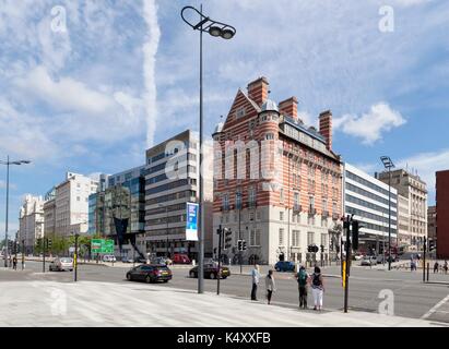 The Strand, Liverpool, at its junction with James Street showing, right, former White Star HQ, Albion House, now 30 James Street hotel. Stock Photo