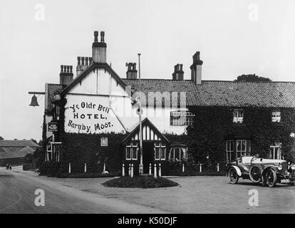 Vauxhall 30/98 of 1913 in carpark at The Old Bell Hotel, Barnby Moor near Bawtry on A1 Great North Road Stock Photo