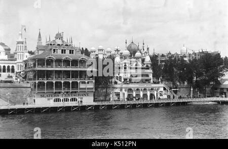 AJAXNETPHOTO. 1900. PARIS, FRANCE. - UNIVERSAL EXPOSITION - WORLD FAIR - THE PAVILLIONS OF (L-R) SLATERS RESTAURANT AND VOYAGES ANIMÉS ON THE BANKS OF THE SEINE.   PHOTO; AJAX VINTAGE PICTURE LIBRARY REF:()AVL FRA PARIS EXPO 1900 10 Stock Photo