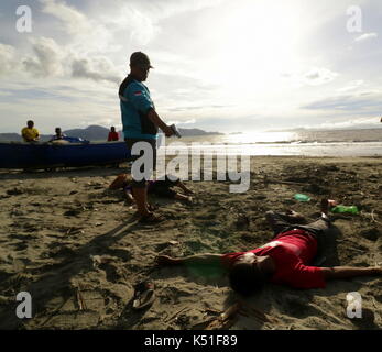 Banda Aceh, Indonesia. 07th Sep, 2017. Students in the province of Aceh, Indonesia, took a theatrical action to defend the Rohingya Muslim minority. In the action, students demonstrate Myanmar military violence against the Rohingya minority that causes them to flee to other countries. Theatrical action taking place on the seafront describes Rohingya refugees who were stranded in Aceh by mid 2015. They were rescued by Acehnese fishermen after being oscillated in the sea after an escape from their country. Credit: Abdul Hadi Firsawan/Pacific Press/Alamy Live News Stock Photo