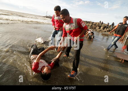 Banda Aceh, Indonesia. 07th Sep, 2017. Students in the province of Aceh, Indonesia, took a theatrical action to defend the Rohingya Muslim minority. In the action, students demonstrate Myanmar military violence against the Rohingya minority that causes them to flee to other countries. Theatrical action taking place on the seafront describes Rohingya refugees who were stranded in Aceh by mid 2015. They were rescued by Acehnese fishermen after being oscillated in the sea after an escape from their country. Credit: Abdul Hadi Firsawan/Pacific Press/Alamy Live News Stock Photo