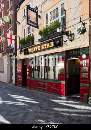 White Star Pub, Rainford Gardens, off Mathew Street, Liverpool, was frequented by the Beatles, first Manager Allan Williams and Cavern DJ Bob Wooler. Stock Photo