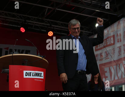 Frankfurt, Germany. 08th Sep, 2017. Bernd Riexinger waving. Credit: Alexander Pohl/Pacific Press/Alamy Live News Stock Photo