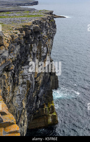 Dramatic sheer cliffs at Dun Aonghasa, a prehistoric stone fort, on Inishmore Island in the Aran Group, County Galway, Republic of Ireland Stock Photo