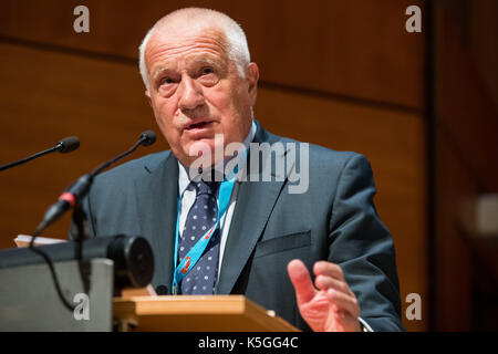 Nuremberg, Germany. 9th Sep, 2017. Former Czech president and prime minister Vaclav Klaus attends an election event of the Bavarian section of the right-wing nationalist party Alternative for Germany in Nuremberg, Germany, 9 September 2017. Photo: Daniel Karmann/dpa/Alamy Live News