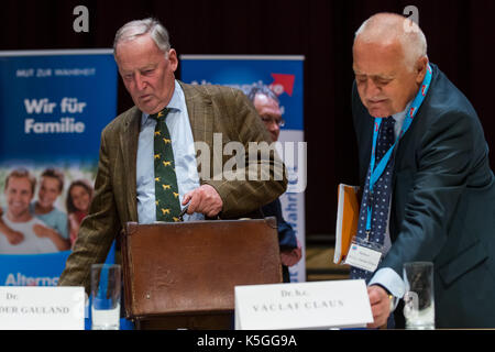 Nuremberg, Germany. 9th Sep, 2017. Alexander Gauland (L), the leading federal candidate of the right-wing nationalist party Alternative for Germany, and Vaclav Klaus, the former president of the Czech Republic and founder of a Czech Eurosceptic party, attend an AfD election event in Nuremberg, Germany, 9 September 2017. Photo: Daniel Karmann/dpa/Alamy Live News