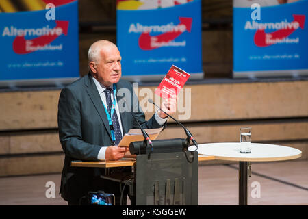 Nuremberg, Germany. 9th Sep, 2017. dpatop - Former Czech president and prime minister Vaclav Klaus attends an election event of the Bavarian section of the right-wing nationalist party Alternative for Germany in Nuremberg, Germany, 9 September 2017. Photo: Daniel Karmann/dpa/Alamy Live News