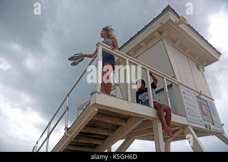 Ft. Lauderdale, FL, USA. 9th Sep, 2017. Zayra Carpio and Albert Mesa, 10, check out the weather from their perch on a lifeguard tower on on Fort Lauderdale Beach as Hurricane Irma pushes into South Florida on Saturday, Sept. 9, 2017. The two recently moved to Plantation from Spain. Amy Beth Bennett, Sun Sentinel Credit: Sun-Sentinel/ZUMA Wire/Alamy Live News Stock Photo