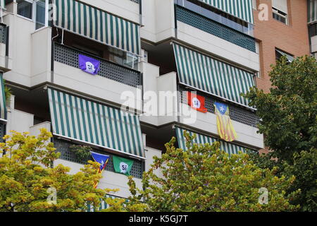 Flags claiming the right to vote in Catalonia, in the independence referendum from Spain Credit: jordi clave garsot/Alamy Live News Stock Photo