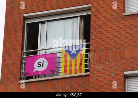 Flags claiming the right to vote in Catalonia, in the independence referendum from Spain Credit: jordi clave garsot/Alamy Live News Stock Photo