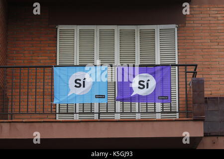 Flags claiming the right to vote in Catalonia, in the independence referendum from Spain Credit: jordi clave garsot/Alamy Live News Stock Photo