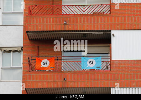 Flags claiming the right to vote in Catalonia, in the independence referendum from Spain Credit: jordi clave garsot/Alamy Live News Stock Photo