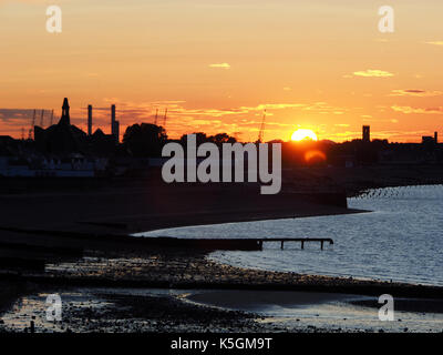 Sheerness, Kent. 9th Sep, 2017. UK Weather: a glorious sunset. Credit: James Bell/Alamy Live News Stock Photo