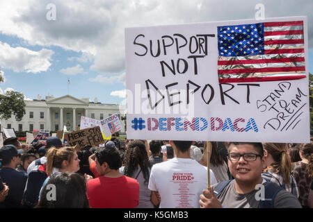 Washington, DC, USA. 9th September, 2017. Demonstrators in front of the White House protest President Donald Trump's decision to phase out DACA, the Deferred Action for Childhood Arrivals program, which has provided work permits for approximately 800,000 undocumented immigrants who were brought to the United States as young children. Bob Korn/Alamy Live News Stock Photo