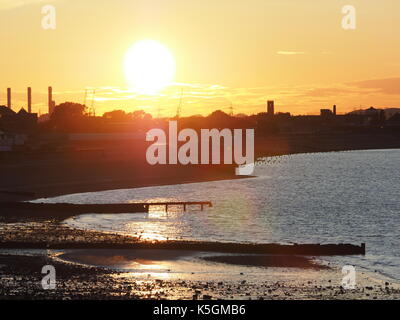 Sheerness, Kent. 9th Sep, 2017. UK Weather: a glorious sunset. Credit: James Bell/Alamy Live News Stock Photo