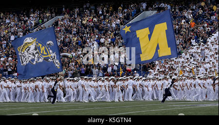 Annapolis, MD, USA. 9th Sep, 2017. United States Naval Academy Cheerleaders lead the team onto the field before NCAA football game between the United States Naval Academy Midshipmen and the Tulane Green Wave at Navy Marine Corp Memorial Stadium in Annapolis, MD. Justin Cooper/CSM/Alamy Live News Stock Photo