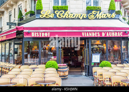 the Champ de Mars café restaurant in the 7th Arrondissement, Paris Stock Photo