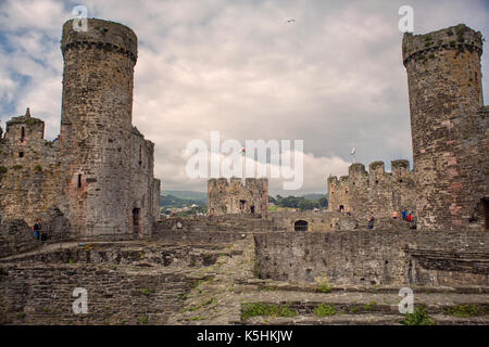 Conwy Castle is a medieval castle built by Edward I in the late 13th century. It forms part of a walled town of Conwy and occupies a strategic point o Stock Photo
