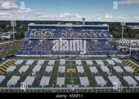 Annapolis, Maryland, USA. 9th Sep, 2017. The Navy Midshipmen take the field before the game held at the Navy-Marine Corps Memorial Stadium, Annapolis, Maryland. Credit: Amy Sanderson/ZUMA Wire/Alamy Live News Stock Photo